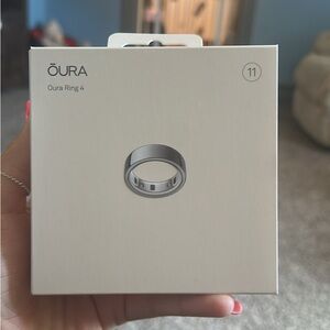 Oura Ring 4 in Shiny Silver